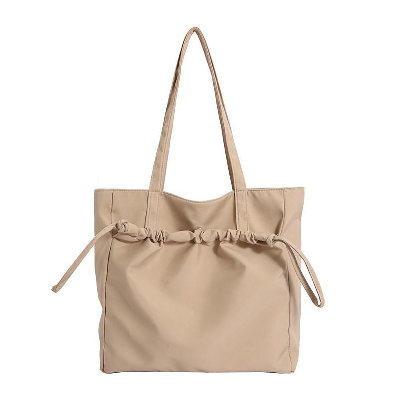 Contemporary Versatile Tote Bag For Casual Outfits With Spacious Design And Sleek Zipper Closure