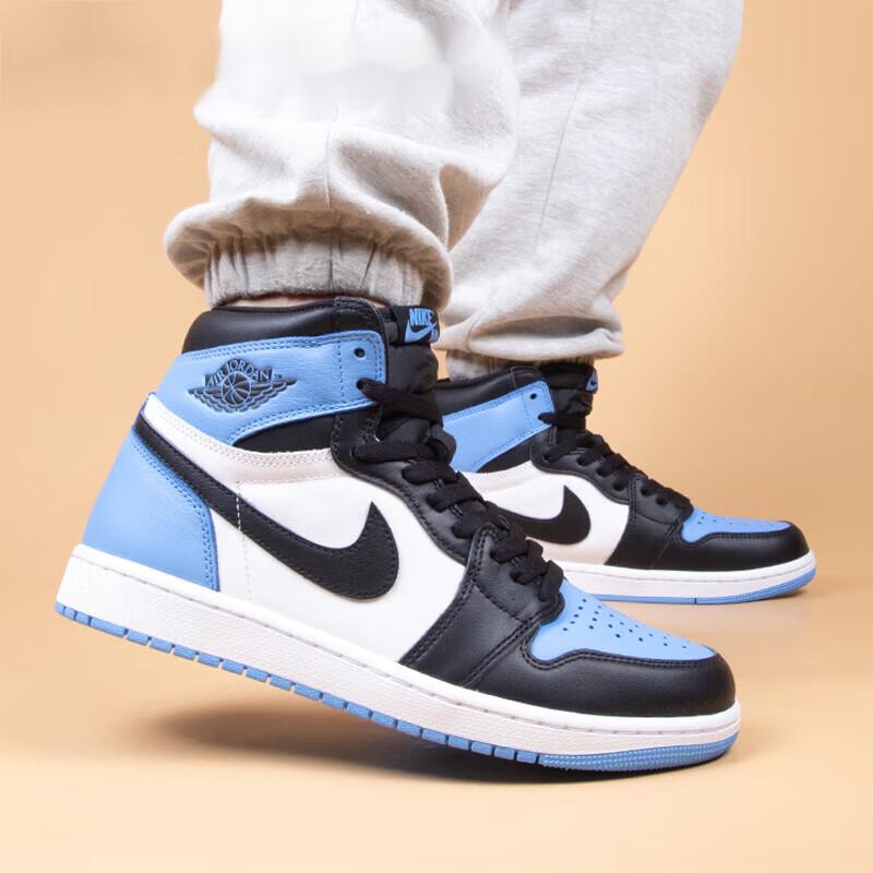 Air Jordan 1 Retro High OG GS UNC Toe Kinder Sneaker Blau University-Blau Schwarz FD1437-400