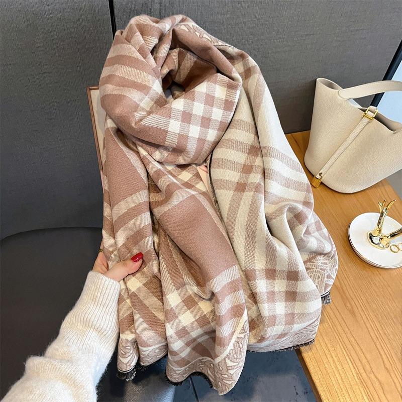 Autumn Atmosphere Retro Classic Striped Scarf Women's Fashion Versatile Daily Commuting Scarf Gentle Atmosphere