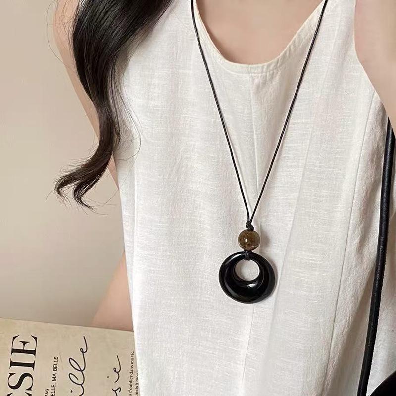 Retro Autumn and Winter Long Necklace Women's High-end Sweater Chain Niche Design Accessories