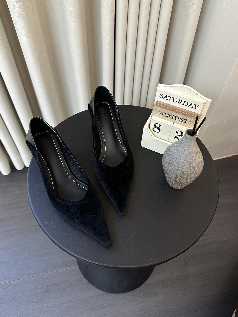 

Модные элегантные женские туфли-лодочки 2024 года, новые поступления, туфли-лодочки с острым носком и неглубокими застежками, на тонком среднем каблуке, черные/винно-красные, модные туфли-лодочки для вечеринок 245 чёрный