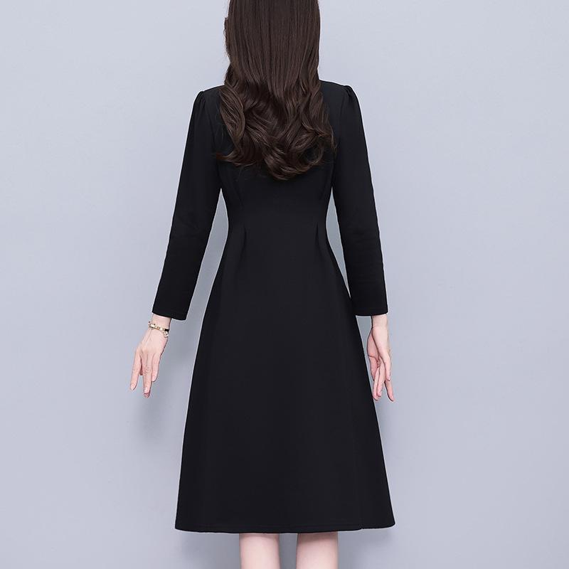 Elegant Black V-Neck Plus-Size Long-Sleeve Dress for Spring and Autumn