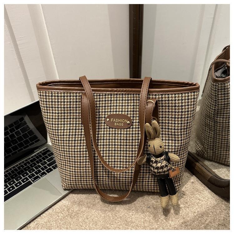 Trendy 2023 Casual New Texture Commuter Tote Bag In Nylon Material Brown коричневый