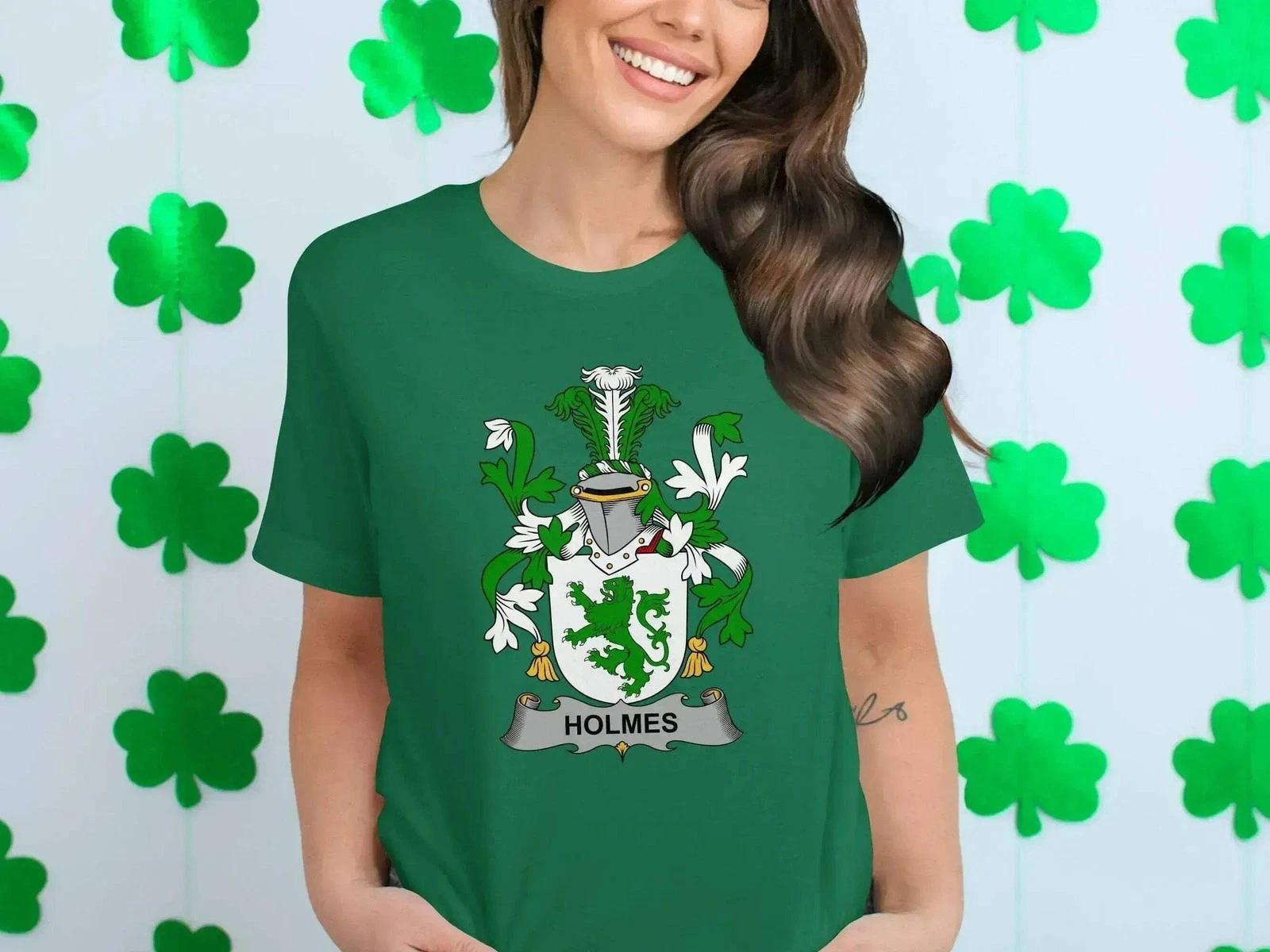 Regal Lion Family Crest Heraldic Design T-Shirt S