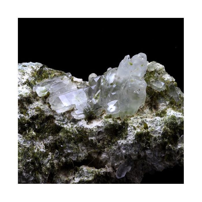 Pierres et Minéraux. Quartz à inclusions de Byssolite + Epidote. 396.0 ct. Envers de Chamrousse, Isère, France.