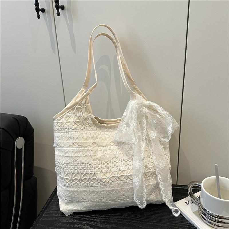 

Белая красивая кружевная сумочка новая модная милая повседневная универсальная на плечо подмышку сумка-тоут No silk scarf белый