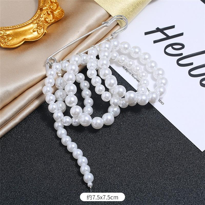 Europäische und koreanische Luxus-Persönlichkeit Flash Diamant Fransen Brosche Temperament vielseitig Perlen Corsage Reihe Diamant Anstecknadel Anzug Strickjacke Accessoires