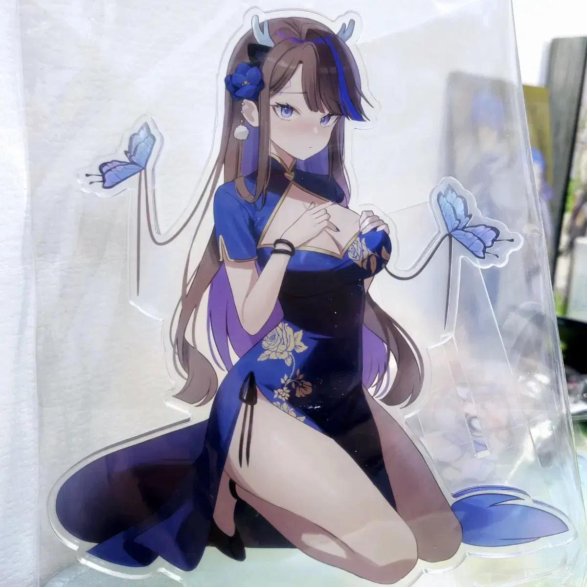 

Qipao Canna Acrylic Stand