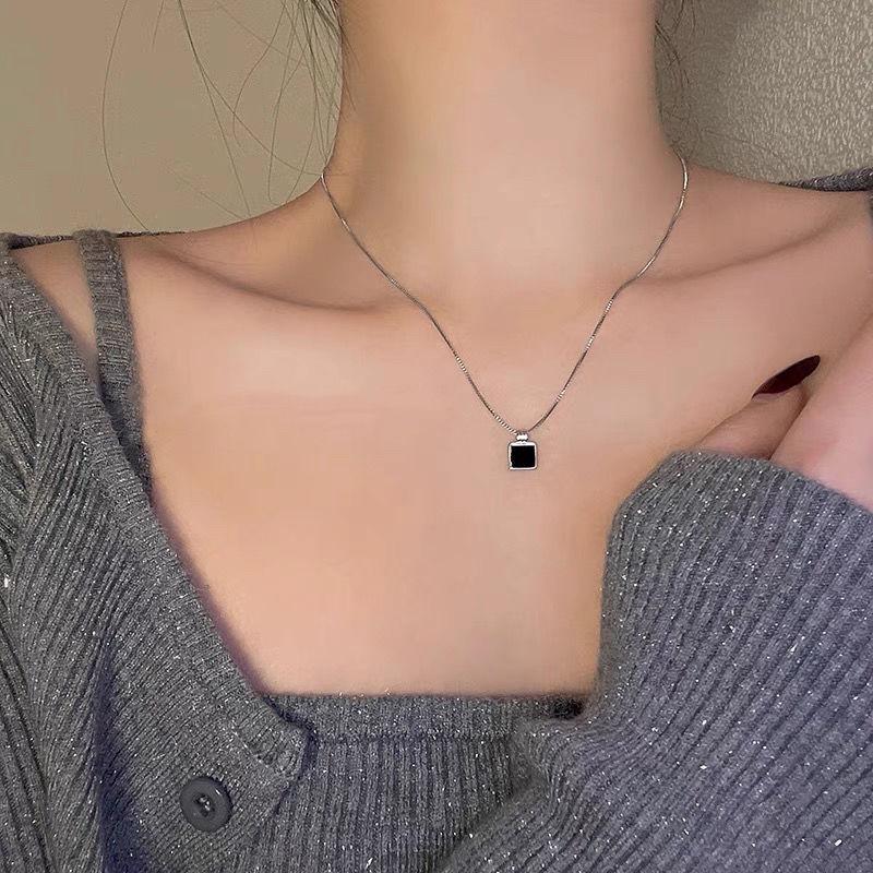 Colier cu pandantiv pătrat Colier la modă și elegant, guler, farmec pentru femei, colier cu pandantiv transparent, cadou bijuterii pentru petrecere