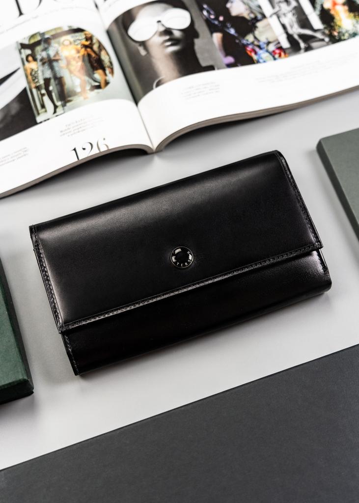 Women's leather wallet PTN D18-NGV-7605 Black