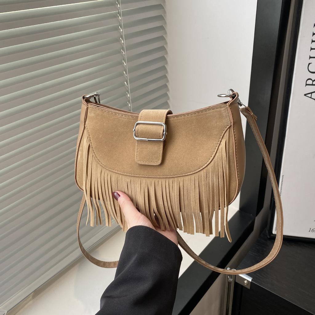 Premium retro matte fringed bag autumn new fashion versatile saddle bag trendy women's shoulder messenger bag