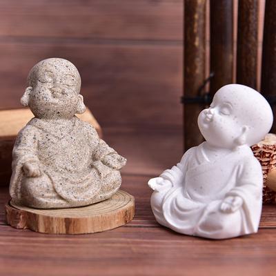 Roztomilá soška malého mnicha Pískovec Rozkošné čínské figurky Buddhy Krásná figurka pro domácí dekoraci Kreativní dárek