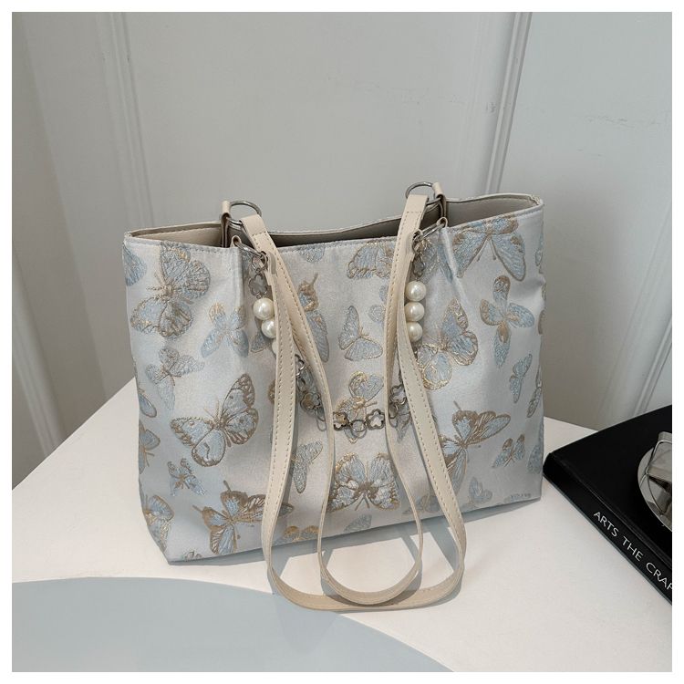 Large Capacity Bag Women's Fashionable Embroidered Canvas Shoulder Bag Casual Versatile Commuting Tote Bag