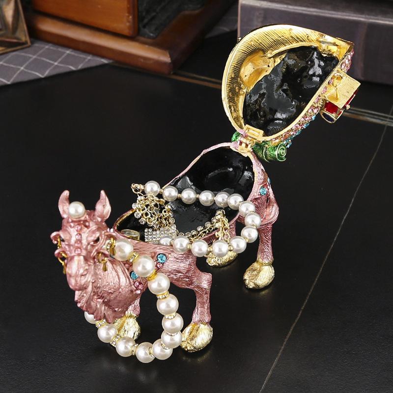 High-end large diamond-encrusted camel jewelry box, colored tin, Xinjiang characteristic storage box, tourist souvenir.
