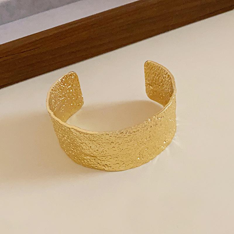 

Женский минималистичный браслет высокого класса с неровной вогнутой формой: Европейский и американский нишевый холодный стиль браслет