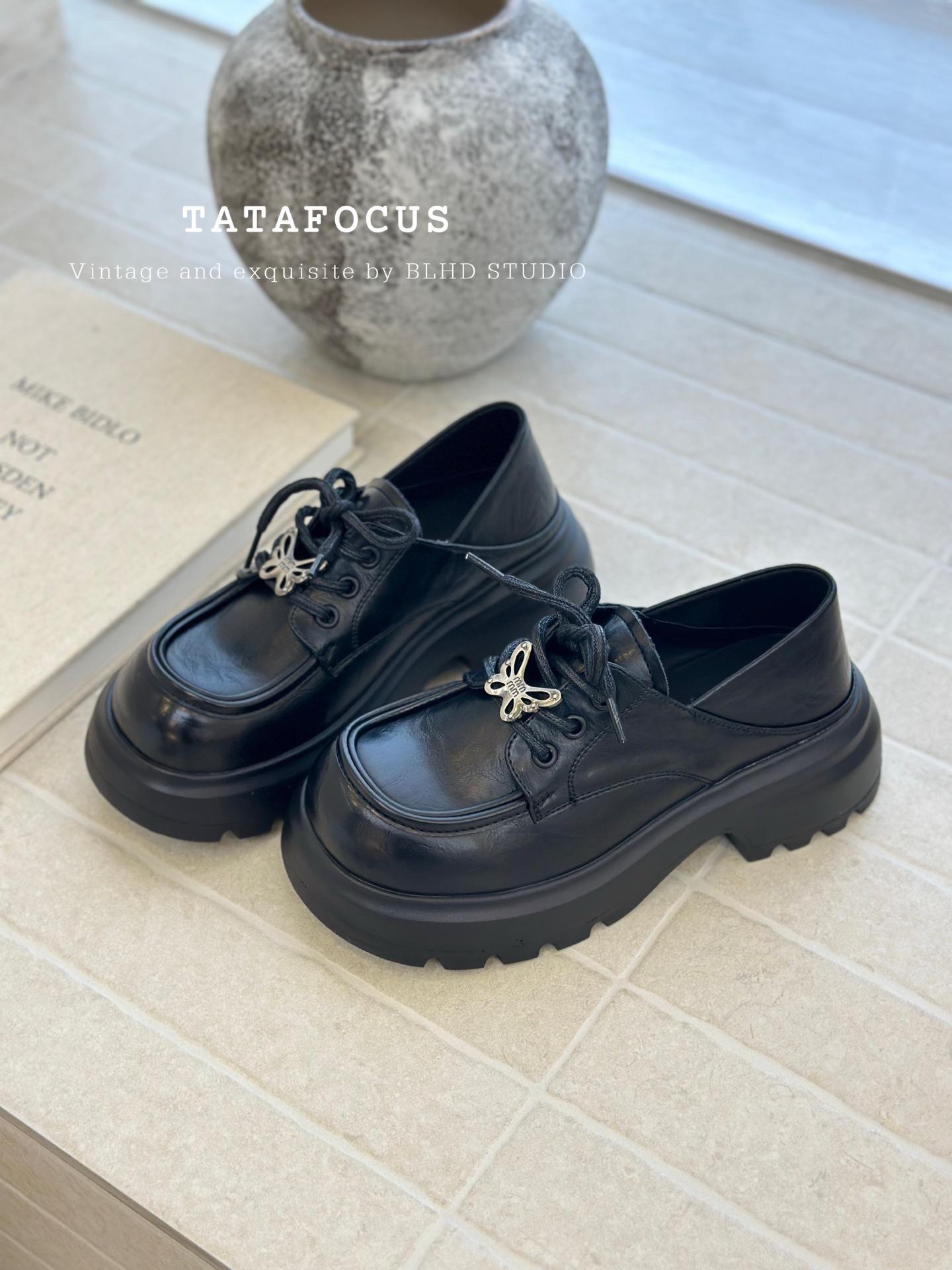 

Женские лоферы на платформе-маффин 2025 осень новые женские туфли британский стиль увеличивающие рост черные маленькие кожаные туфли jk одинарные туфли 39 чёрный