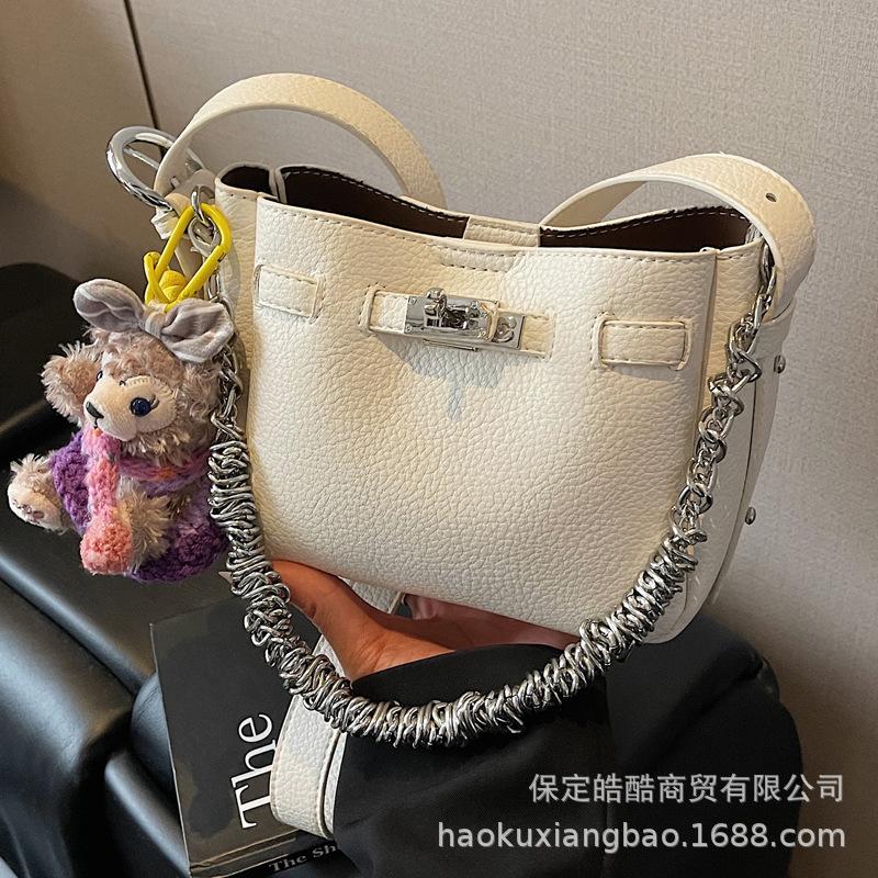 Crossbody bag women's bag 2025 new niche design summer small bag versatile high-end foreign gas chain bucket bag