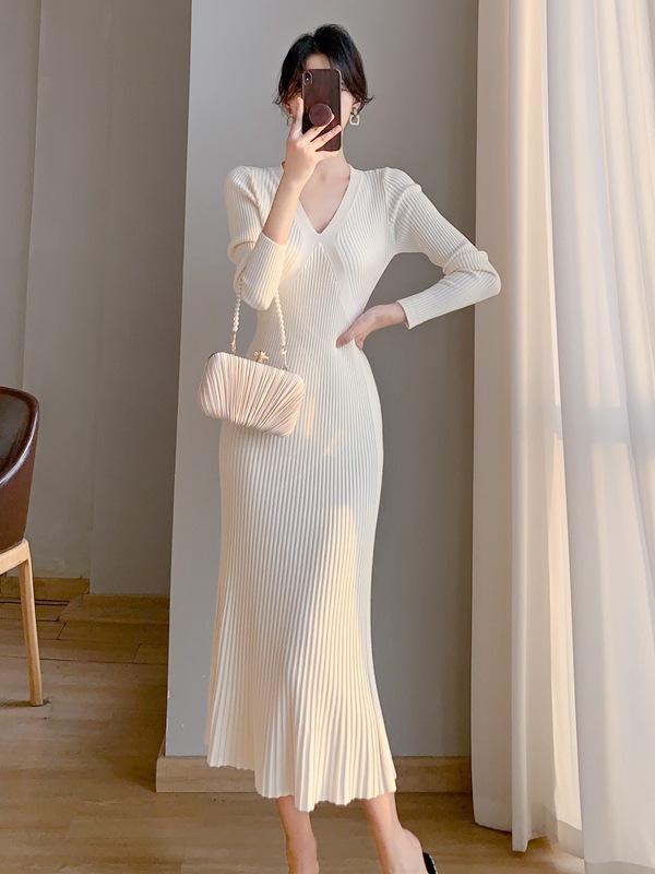 Red Knitted Slimming Dress for Women - New Year's Autumn/Winter Edition