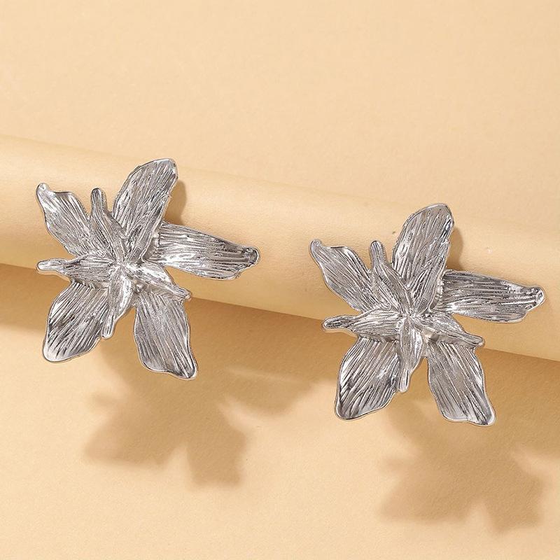 

Fashion Metal Geometric Square Irregular Punk Stud Earrings for Women Retro Gold color Tin Foil Pleated Earrings Luxury Zircon