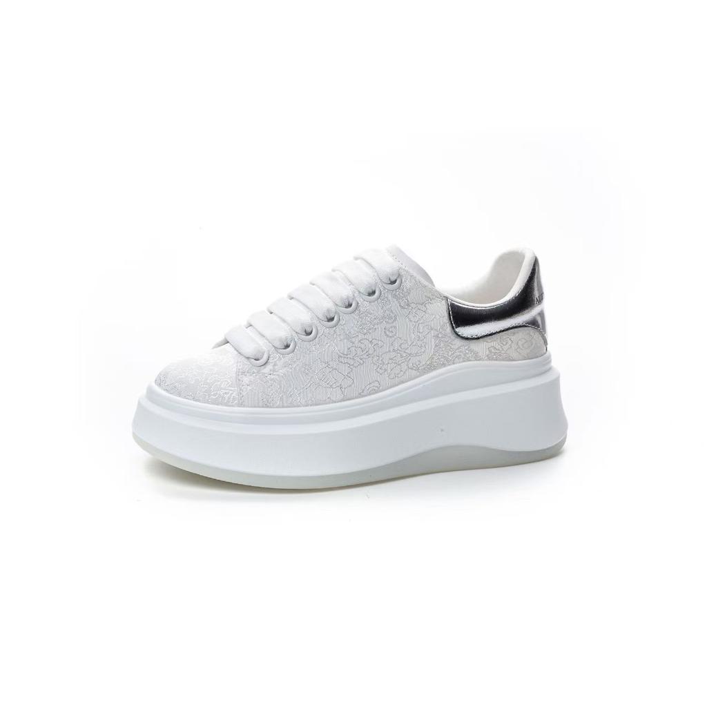 Women's 2026 autumn and winter new simple and versatile leather velvet warm muffin platform sports and leisure shoes