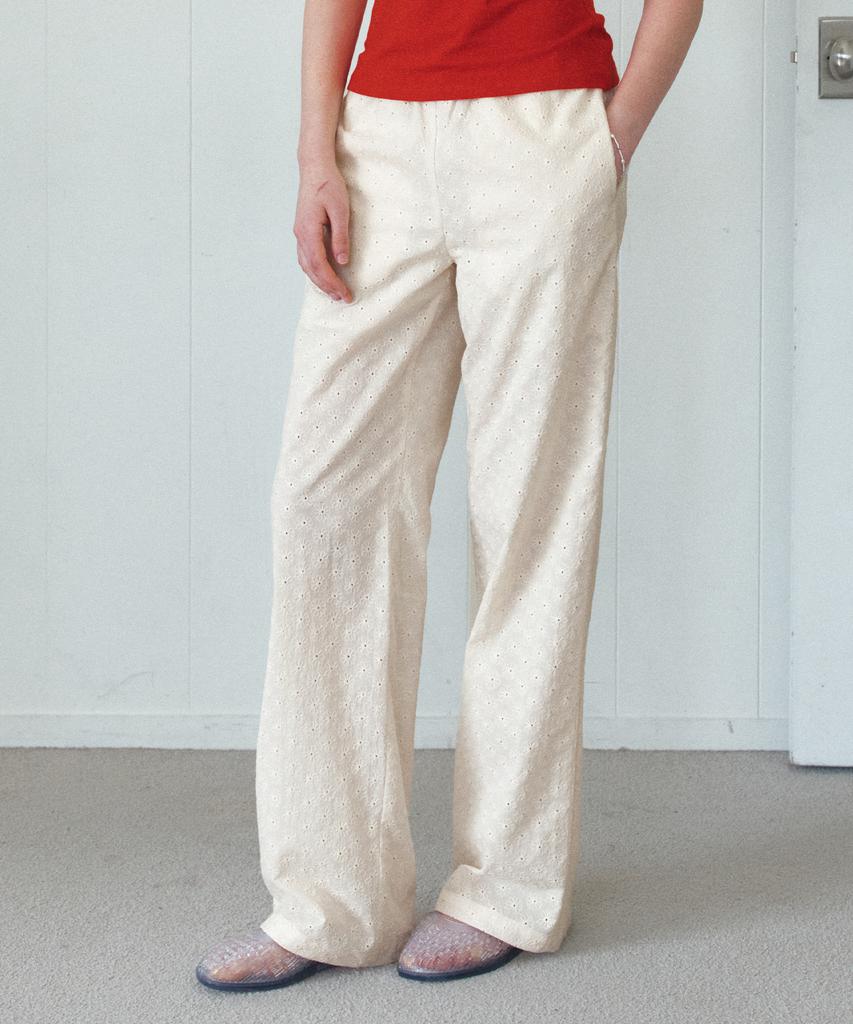 Banwonateullie P3301 Flower Embroidery Pants_Cream