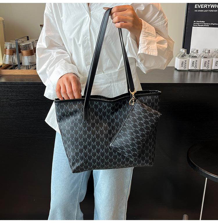 

High-end bag women s large-capacity tote bag 2025 new commuter bag versatile fashion large bag niche shoulder bag чёрный