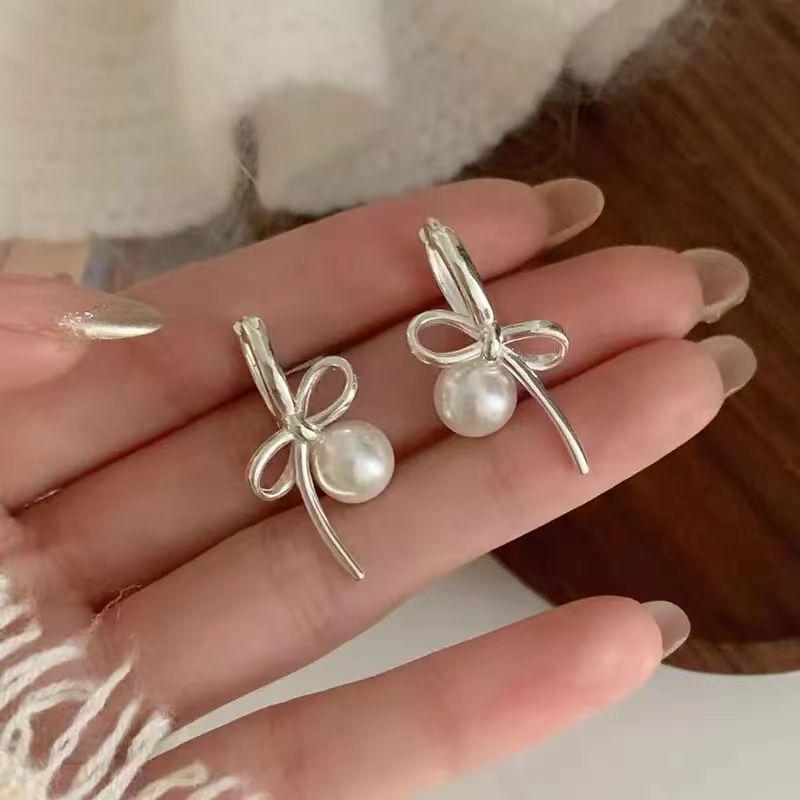

Silver Bow and Pearl Earrings: Elegant, Luxurious, Versatile Women s Accessories