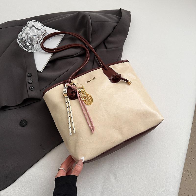 

Простая и вместительная наплечная сумка-подмышка женская новая модная универсальная сумочка-тоут no pendant