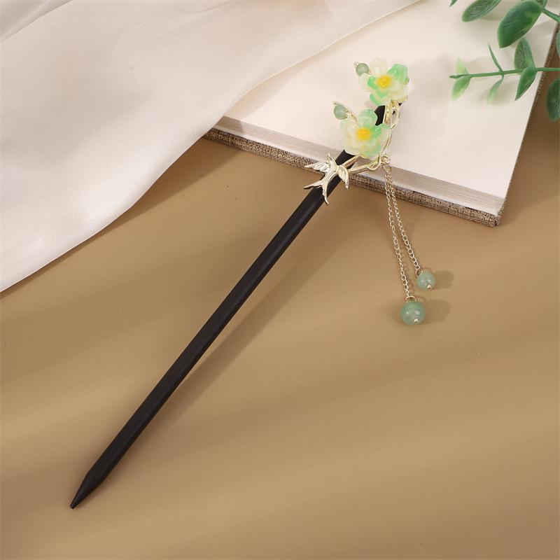 Ebony Style Tassel Hairpin: Vintage Wooden Hair Accessory for Women, Perfect for Simple Updos and Ancient Costume Adornments