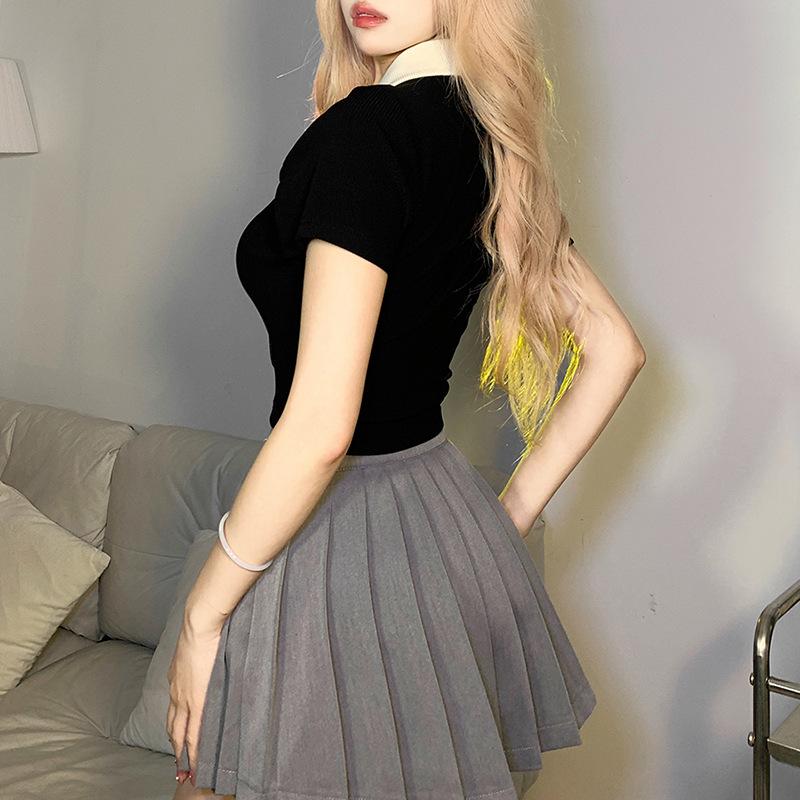 T-shirt damski w stylu europejskim i amerykańskim, wiosenny i letni, jednokolorowy, slim fit z odsłoniętym pępkiem, modnymi klapami, kontrastowym T-shirtem z krótkim rękawem