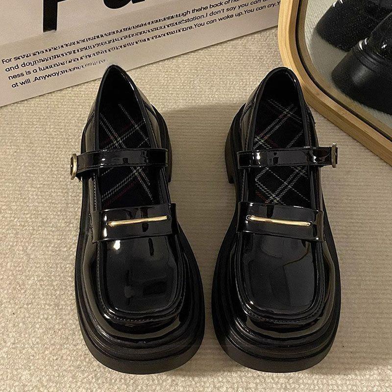 

2025 летние тонкие туфли Мэри Джейн на толстой подошве из черной лакированной кожи, маленькие кожаные туфли, женские, в стиле ретро, колледж, универсальные одинарные туфли с юбкой 40