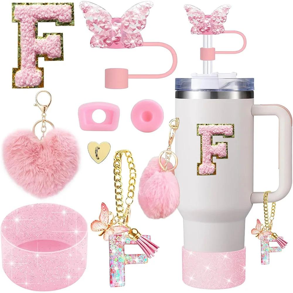 8 Pezzi Accessori per Tazza per Stanley Cup 30oz 40oz Include Coperchio Tappo Cannuccia a Farfalla Piedino in Silicone Maniglia Ciondolo Adesivo con Iniziali