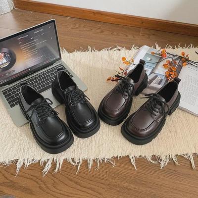 2024 Mocassins de couro Mary Jane pretos femininos: Estilo britânico com sola grossa - perfeito para saias de outono.