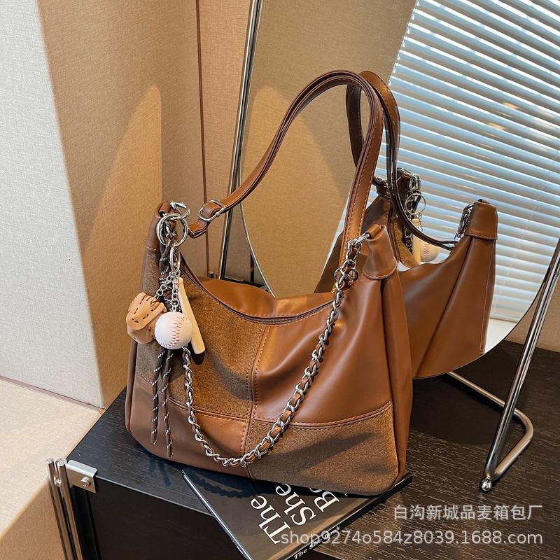 

Retro texture underarm bag women s 2025 new versatile fashion Tongle tote bag niche large-capacity shoulder bag