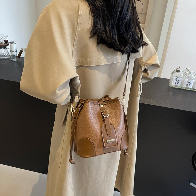 Fashion Bucket Bag Women's New Versatile Shoulder Bag Commuter Women's Bag