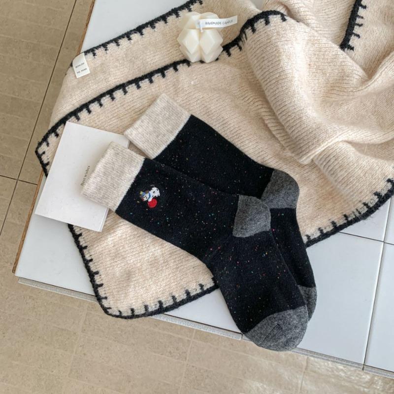 Winter and Autumn Warm Wool Women's Socks with Contrasting Embroidery and Apple Dog Pattern - Simple Mid-calf Length Socks