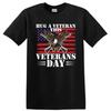 Umarme einen Veteranen An diesem Veteranentag Adler Flagge Waffen T-Shirt Coole Militär-T-Shirt