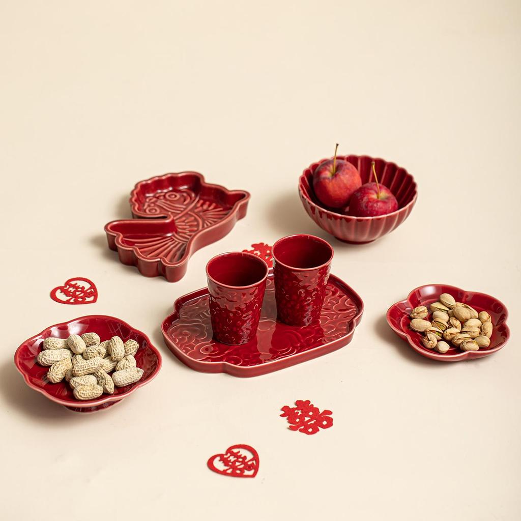 Red Ceramic Dessert Plate: Retro Chinese Pastry & Fruit Display Dish