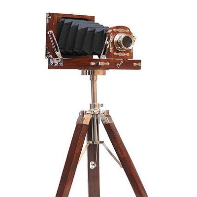 Appareil photo projecteur vintage avec réplique de trépied