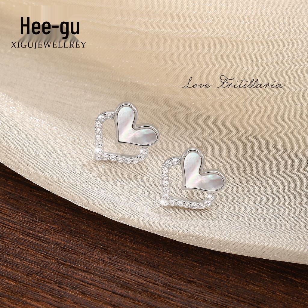 

Серьги-гвоздики Higu E1900 из стерлингового серебра в форме сердца с перламутром, женский милый и шикарный стиль. Heart-shaped Mother-of-Pearl Stud платиновый