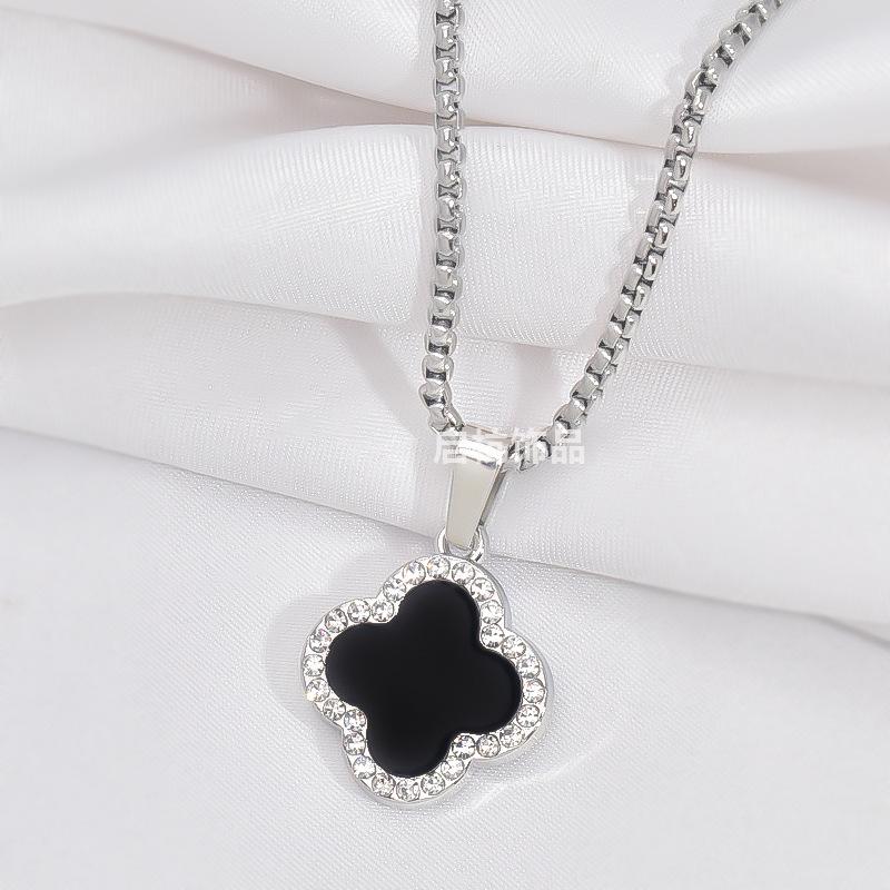 Four-Leaf Clover Necklace Women'S High-Value Versatile Trend Diamond-Encrusted Pendant Autumn And Winter Sweater Chain
