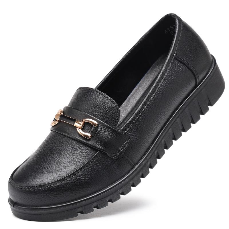 The first layer of cowhide mother shoes for the elderly in autumn, new middle-aged women's shoes, soft-soled non-slip leather shoes, middle-aged an