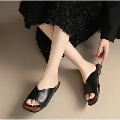 Korean Version of Temperament Cool Slippers for Women To Wear 2024 Summer New Square-headed Open-toed Simple Flat-bottomed Casual One-word Slippers