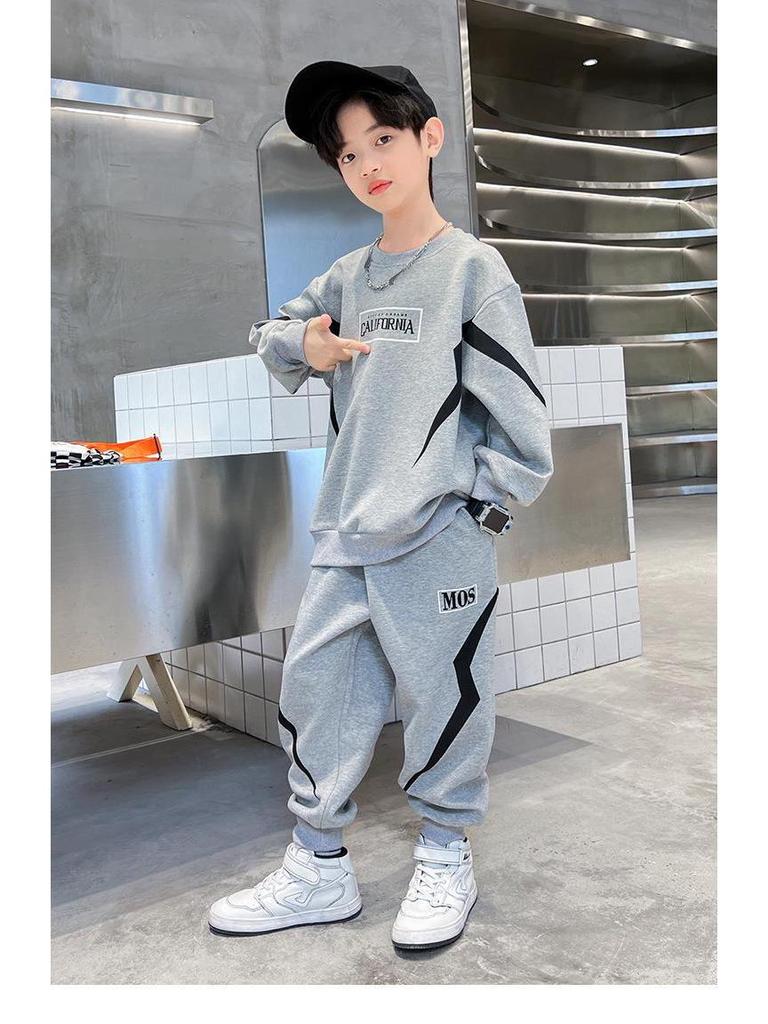 2025 Gutter Høst Sportsdrakt: Trendy genser for mellomstore og store barn