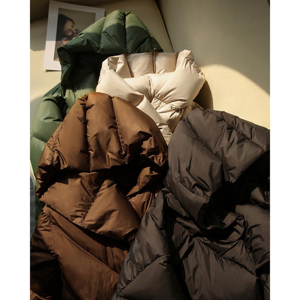 Light luxury white goose down jacket, hooded short bread jacket, new autumn and winter models are strictly selected for winter women's clothing.