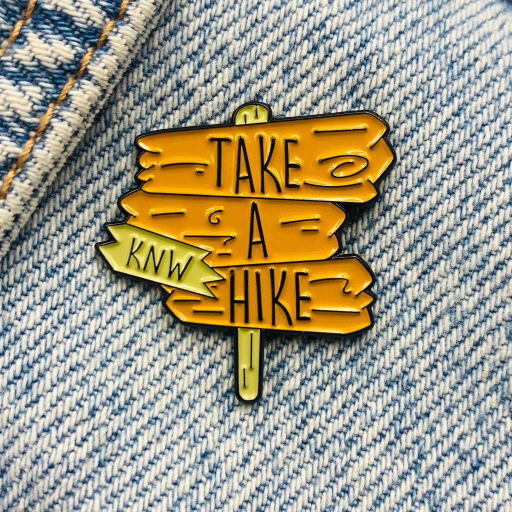 Neue Emaille Pin Abenteuer Camping Urlaub Reisen Metall Stecker Geschenk Geburtstag 1 Stück