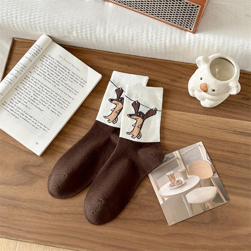 

Ladies Autumn New Sweet Cute Cartoon Dachshon Jacquard Cotton Mid Tube Socks 1 pair кавовий