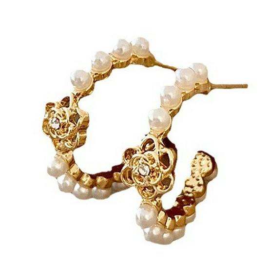 Elegant S925 Silver Pearl Flower Stud Earrings - Fashionable and Versatile for Women