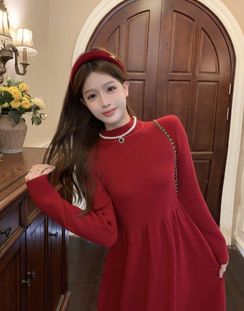 French Red Semi-High Neck Knit Slimming Dress - Long-Sleeved Autumn/Winter Fashion for Women
