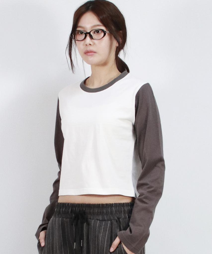 Deumakeu Color-Block Semi-Crop Long Sleeve Tee - White&Charcoal